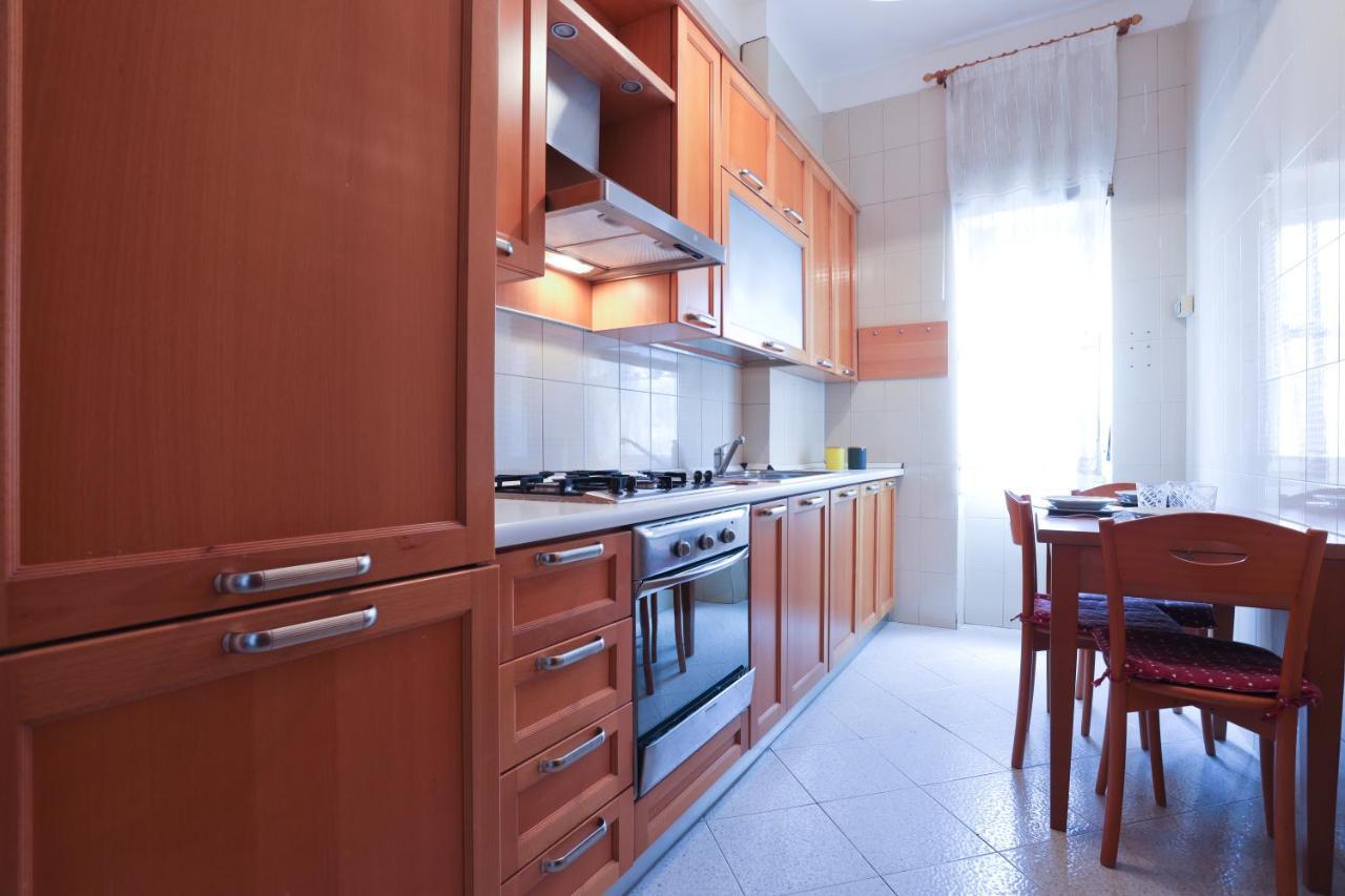Bright Apartment Near The Sea With Parking Salerno Exteriér fotografie